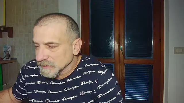 Snapshot of Mauro7788 chatting on 12/19/25, 12:12 Mauro7788 online show from 12/19/25, 12:12