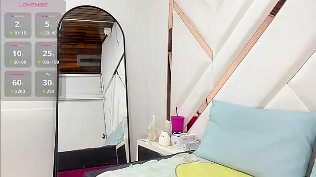 Snapshot of Valeria_gil_ chatting on 03/20/26, 03:22 Valeria gil online show from 03/20/26, 03:22