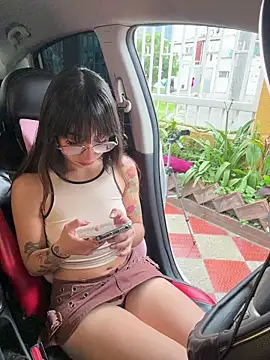 Snapshot of Mia_fiire chatting on 11/30/25, 07:40 Mia fiire online show from 11/30/25, 07:40