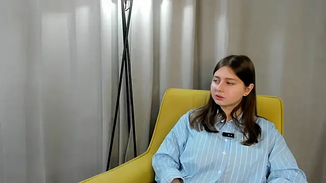 Snapshot of SophiaHalligan chatting on 11/28/25, 08:17 SophiaHalligan online show from 11/28/25, 08:17