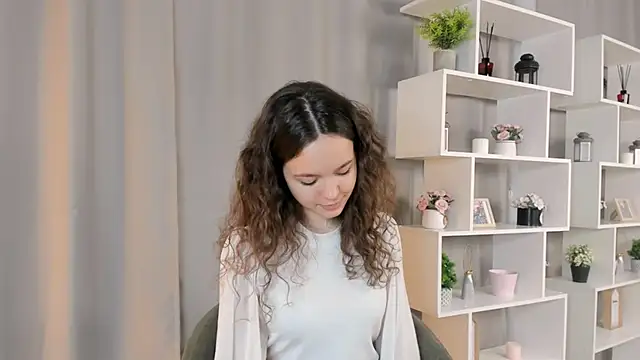 TifanyMeyerott online show from 12/04/25, 10:24