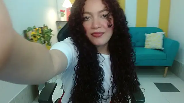 zahira1 online show from 12/18/25, 05:41