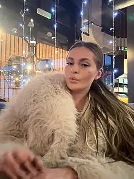 Snapshot of MilenaLuxury chatting on 11/28/25, 03:04 MilenaLuxury online show from 11/28/25, 03:04