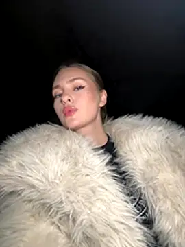 Snapshot of MilenaLuxury chatting on 12/03/25, 07:34 MilenaLuxury online show from 12/03/25, 07:34