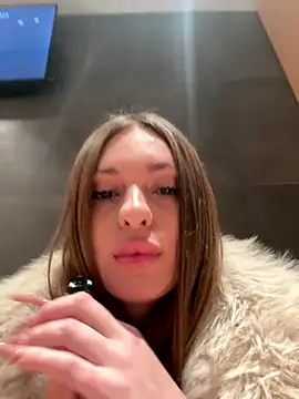 Snapshot of MilenaLuxury chatting on 12/04/25, 03:32 MilenaLuxury online show from 12/04/25, 03:32