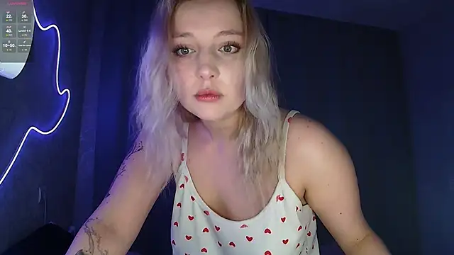 Snapshot of _K1ra_S1n_ chatting on 12/17/25, 03:51 K1ra S1n online show from 12/17/25, 03:51