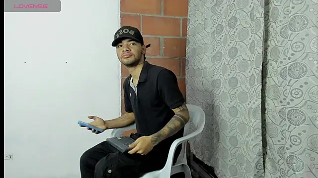 Snapshot of calvin-parker chatting on 12/20/25, 03:57 calvin-parker online show from 12/20/25, 03:57