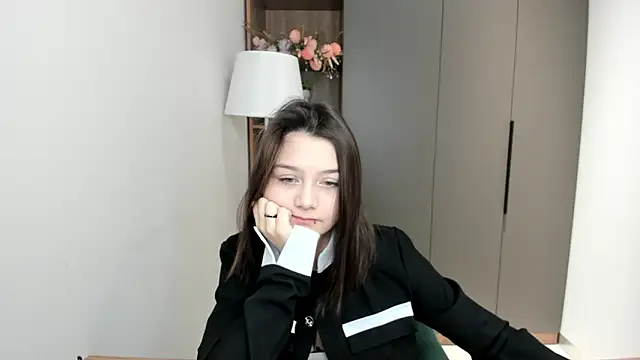 TabethaCaverly online show from 12/03/25, 09:18