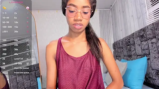 Snapshot of Brizza_H033 chatting on 04/21/26, 10:01 Brizza H033 online show from 04/21/26, 10:01