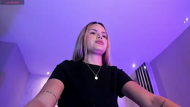 Snapshot of RossiRivers chatting on 03/11/26, 12:11 RossiRivers online show from 03/11/26, 12:11