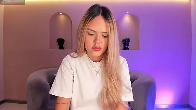 Snapshot of RossiRivers chatting on 03/26/26, 12:11 RossiRivers online show from 03/26/26, 12:11