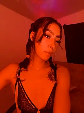 Snapshot of Ounla_Sweet chatting on 04/21/26, 05:25 Ounla Sweet online show from 04/21/26, 05:25