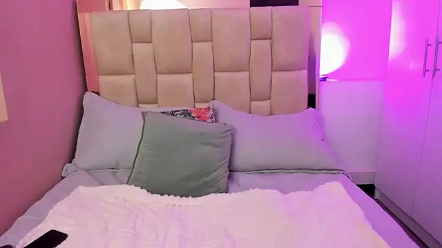 Nana  S online show from 12/14/25, 03:01