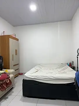 Snapshot of Lillith_Bloom chatting on 04/16/26, 12:17 Lillith Bloom online show from 04/16/26, 12:17