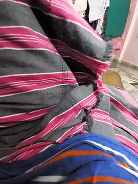 Snapshot of Yth24 chatting on 11/30/25, 03:21 Yth24 online show from 11/30/25, 03:21