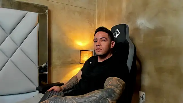 Snapshot of maddox_santana chatting on 12/14/25, 05:13 maddox santana online show from 12/14/25, 05:13