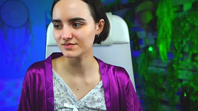 Snapshot of KateWillows chatting on 03/17/26, 04:50 KateWillows online show from 03/17/26, 04:50