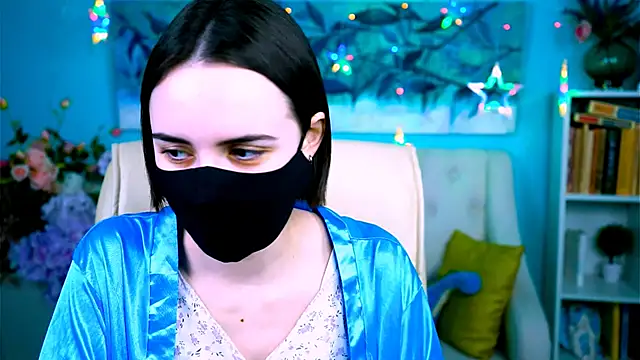 Snapshot of KateWillows chatting on 03/26/26, 04:18 KateWillows online show from 03/26/26, 04:18