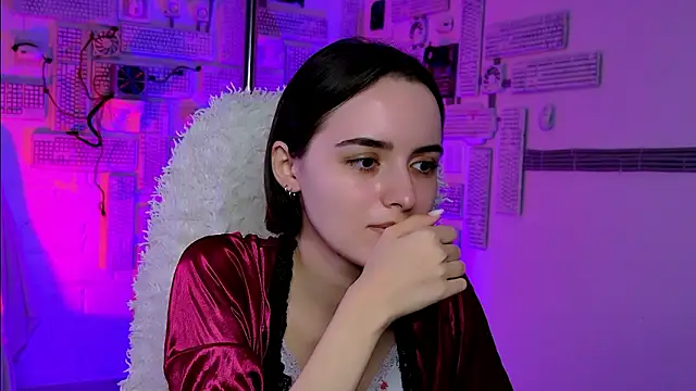 Snapshot of KateWillows chatting on 03/27/26, 04:40 KateWillows online show from 03/27/26, 04:40