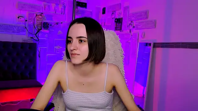 Snapshot of KateWillows chatting on 04/01/26, 04:24 KateWillows online show from 04/01/26, 04:24