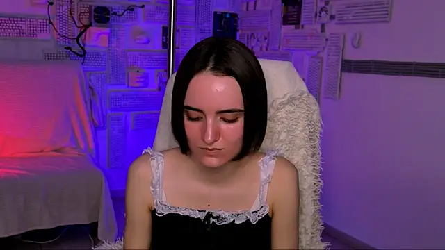 Snapshot of KateWillows chatting on 04/08/26, 04:56 KateWillows online show from 04/08/26, 04:56