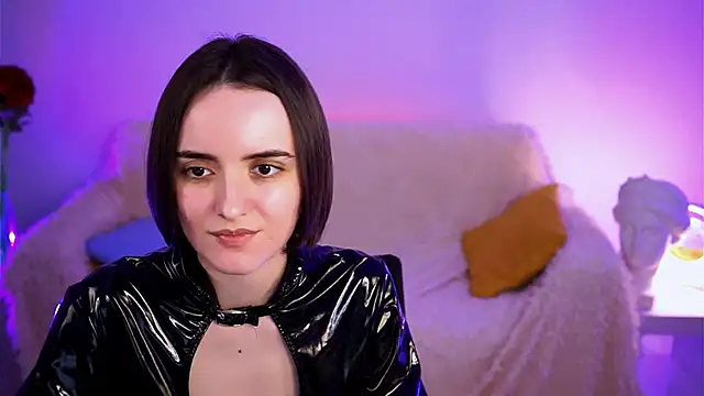 Snapshot of KateWillows chatting on 04/13/26, 05:02 KateWillows online show from 04/13/26, 05:02