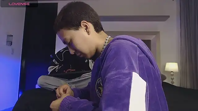 Brenda Tina online show from 12/18/25, 08:26