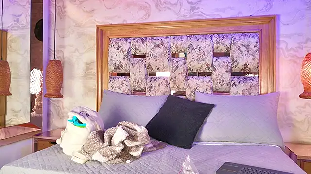 Snapshot of emily_dempsey chatting on 03/25/26, 07:31 emily dempsey online show from 03/25/26, 07:31