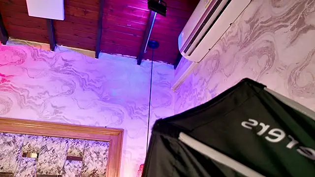 Snapshot of emily_dempsey chatting on 04/01/26, 07:11 emily dempsey online show from 04/01/26, 07:11