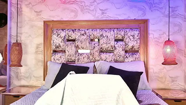 Snapshot of emily_dempsey chatting on 04/09/26, 07:19 emily dempsey online show from 04/09/26, 07:19