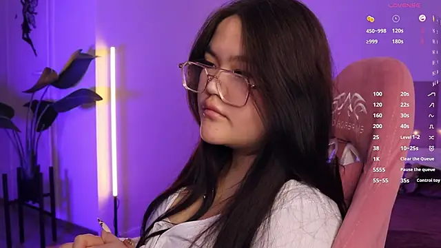 VeneraMai online show from 12/02/25, 05:19