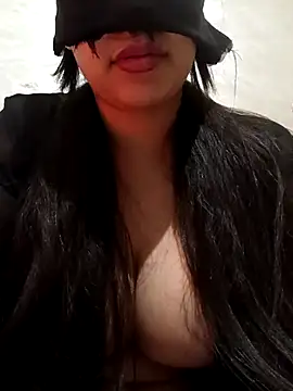 Snapshot of Amou-na chatting on 11/30/25, 01:20 Amou-na online show from 11/30/25, 01:20