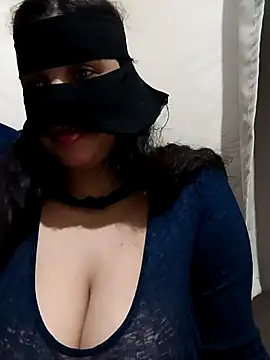 Snapshot of Amou-na chatting on 12/02/25, 10:49 Amou-na online show from 12/02/25, 10:49