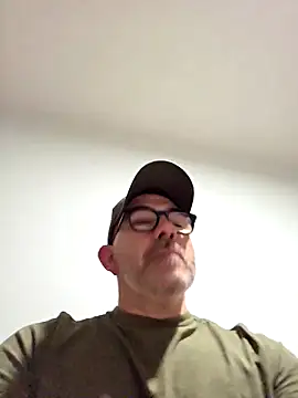 Snapshot of Aresal84 chatting on 12/02/25, 12:38 Aresal84 online show from 12/02/25, 12:38