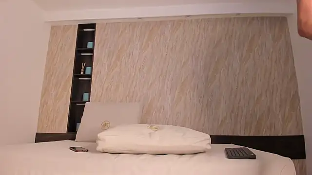 Snapshot of ayla_velt chatting on 02/18/26, 07:43 ayla velt online show from 02/18/26, 07:43