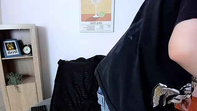 daniellesins2 online show from 12/15/25, 08:57