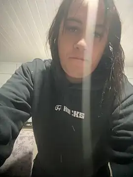 Snapshot of larysinha chatting on 06/10/26, 03:44 larysinha online show from 06/10/26, 03:44
