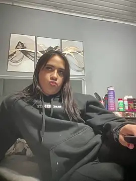 Snapshot of larysinha chatting on 06/15/26, 10:01 larysinha online show from 06/15/26, 10:01