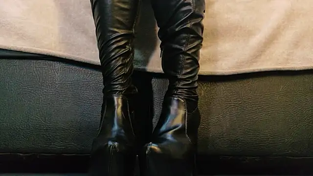 MilaDeRoux online show from 02/11/26, 03:33