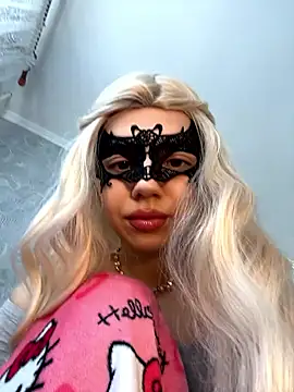 Snapshot of s4rah chatting on 03/25/26, 08:53 s4rah online show from 03/25/26, 08:53