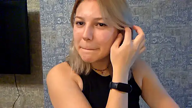 Snapshot of ShinyJules chatting on 11/29/25, 02:53 ShinyJules online show from 11/29/25, 02:53