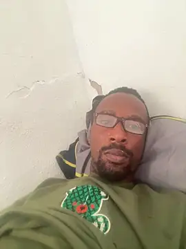 Snapshot of solokweku chatting on 12/16/25, 02:00 solokweku online show from 12/16/25, 02:00