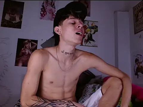 Snapshot of Jake_beach_ chatting on 03/21/26, 05:05 Jake beach online show from 03/21/26, 05:05