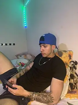 wil hot online show from 11/30/25, 05:28