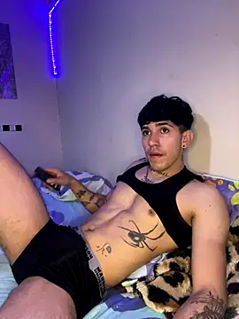 wil hot online show from 12/18/25, 03:34