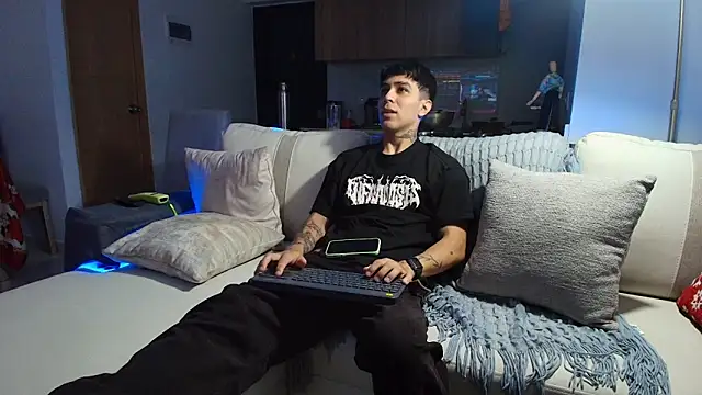 Snapshot of liorvante chatting on 01/12/26, 01:11 liorvante online show from 01/12/26, 01:11