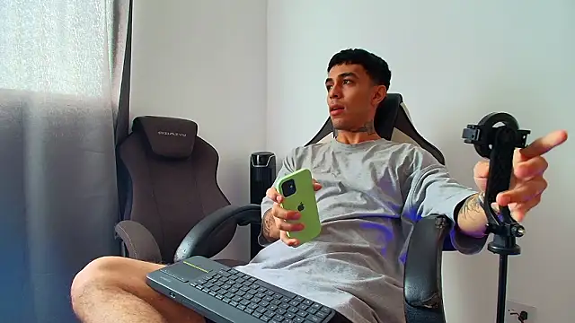 Snapshot of liorvante chatting on 02/01/26, 04:05 liorvante online show from 02/01/26, 04:05