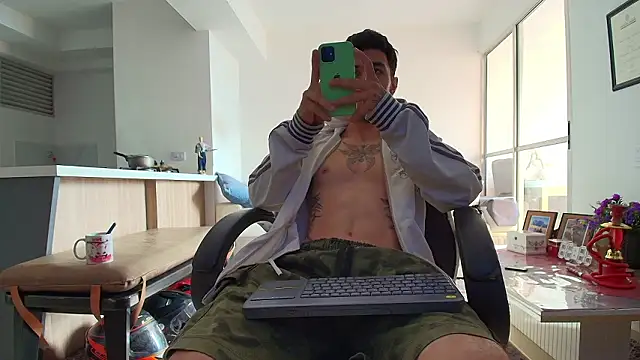 Snapshot of liorvante chatting on 02/10/26, 01:15 liorvante online show from 02/10/26, 01:15