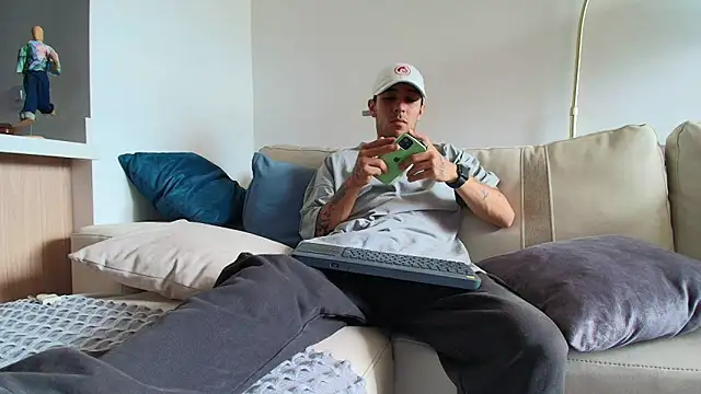 Snapshot of liorvante chatting on 02/27/26, 07:03 liorvante online show from 02/27/26, 07:03