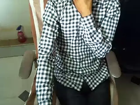 Snapshot of TwinklyBasket897 chatting on 12/05/25, 05:05 TwinklyBasket897 online show from 12/05/25, 05:05